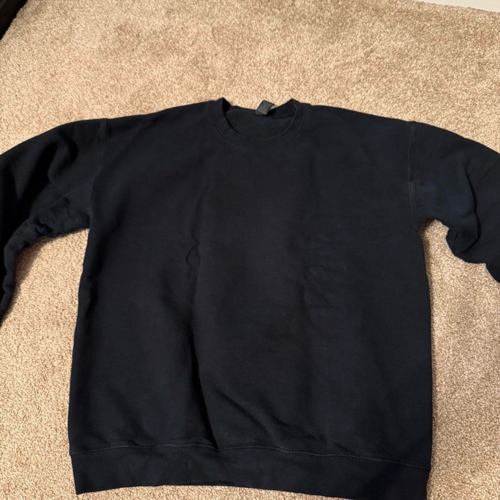 Gildan Men's Crewneck Sweater in Black